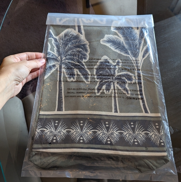 Express Tshirt L New - Picture 4 of 9